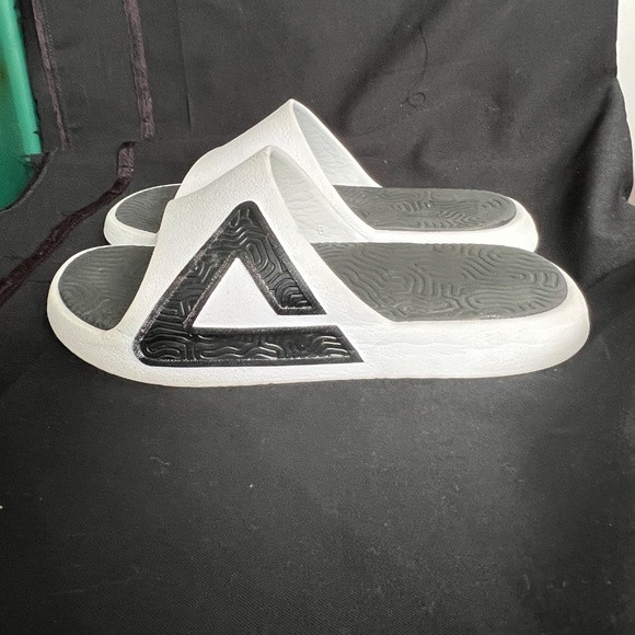 Peak Taichi Slides Sandals Size 39 White & Black Flats Slip on - Picture 3 of 8